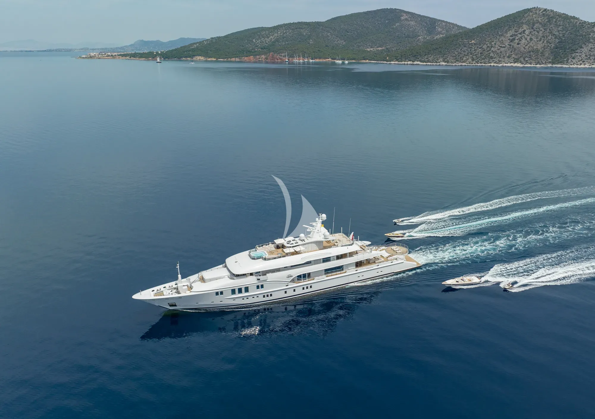 Luxury Crewed Motor Yacht LADY VERA photo 4