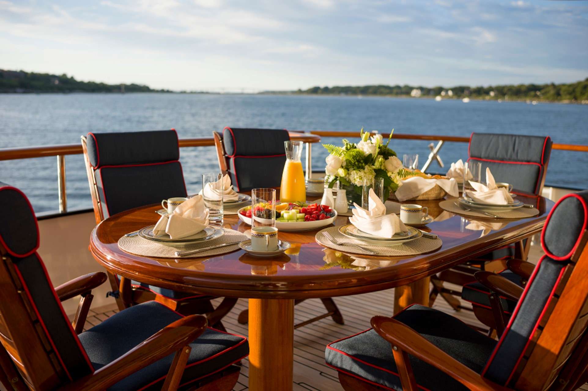 Luxury Crewed Motor Yacht LADY VICTORIA photo 7