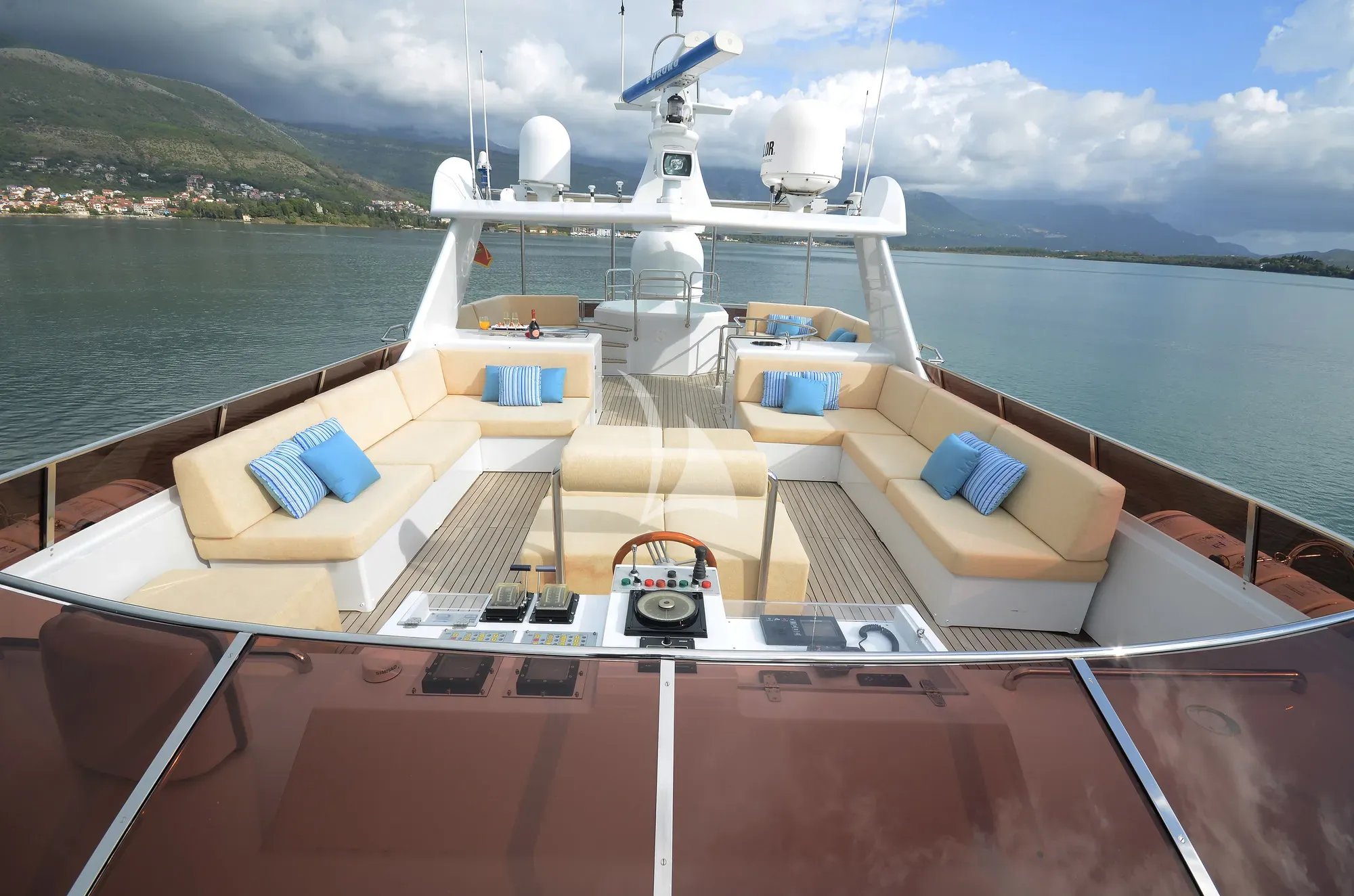 Luxury Crewed Motor Yacht LADYSHIP photo 7