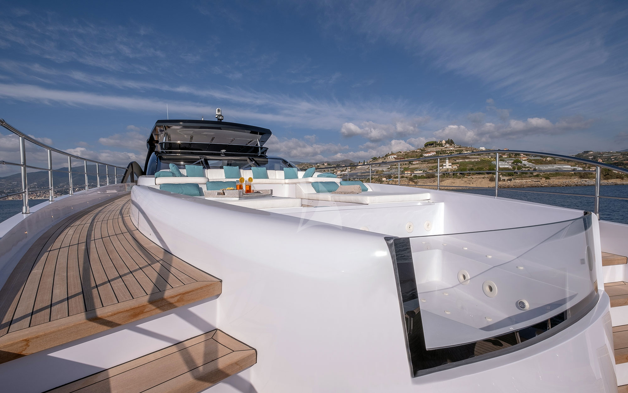 Luxury Crewed Motor Yacht LAFAYETTE photo 3