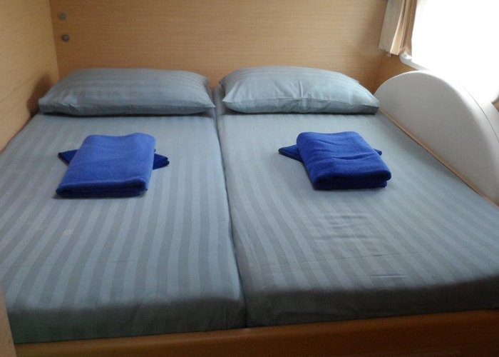 Bareboat Catamaran Lagoon 380 photo 7