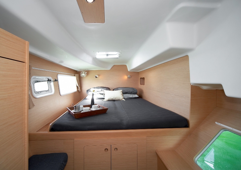Bareboat Catamaran Lagoon 380 photo 5