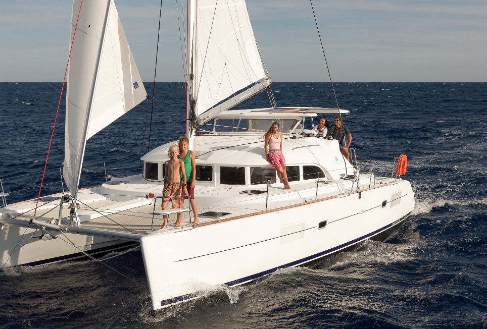 Bareboat Catamaran Lagoon 380 photo 4
