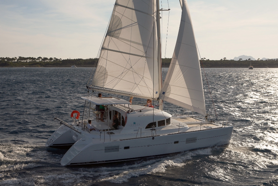 Bareboat Catamaran Lagoon 380 photo 5
