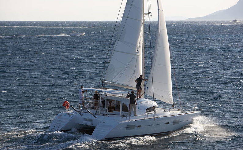 Bareboat Catamaran Lagoon 380 photo 3
