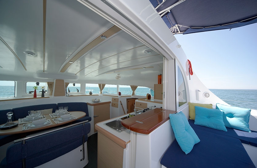 Bareboat Catamaran Lagoon 380 photo 4