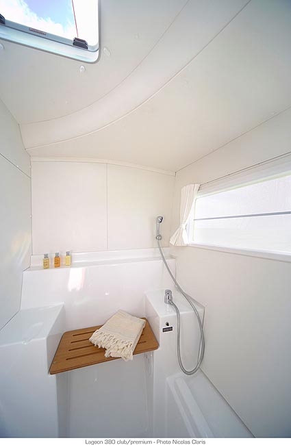 Bareboat Catamaran Lagoon 380 photo 5