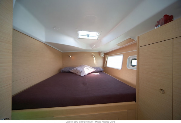 Bareboat Catamaran Lagoon 380 photo 7