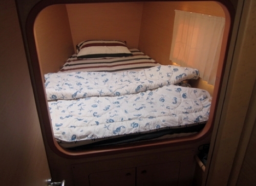 Bareboat Catamaran Lagoon 380 photo 6