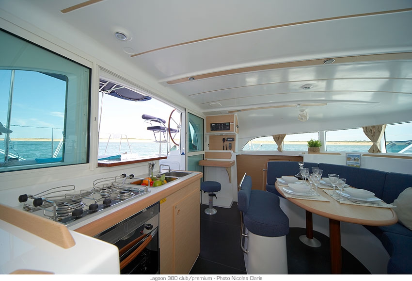 Bareboat Catamaran Lagoon 380 photo 4