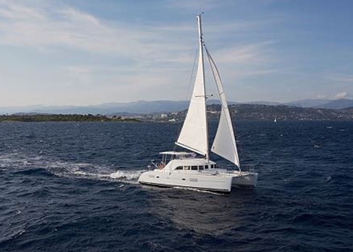 Bareboat Catamaran Lagoon 380 (2016)