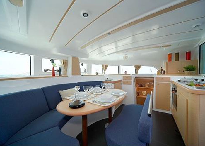 Bareboat Catamaran Lagoon 380 (2016) photo 4