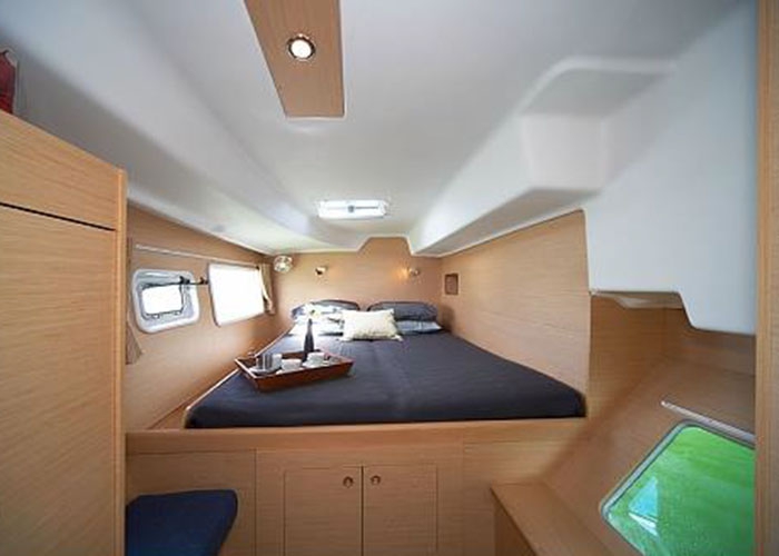 Bareboat Catamaran Lagoon 380 (2016) photo 5