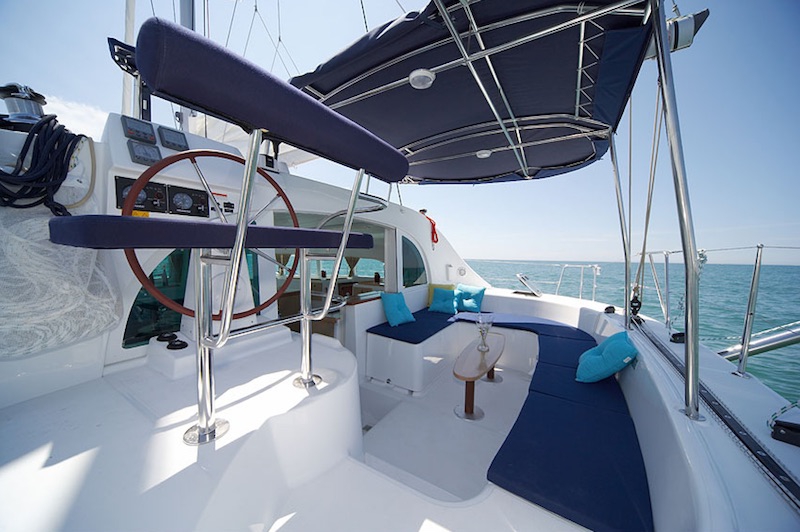 Bareboat Catamaran Lagoon 380 photo 4