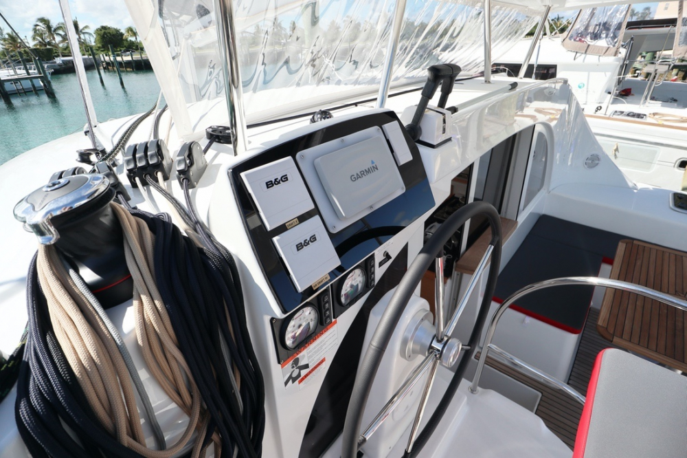 Bareboat Catamaran Blue Butterfly photo 3