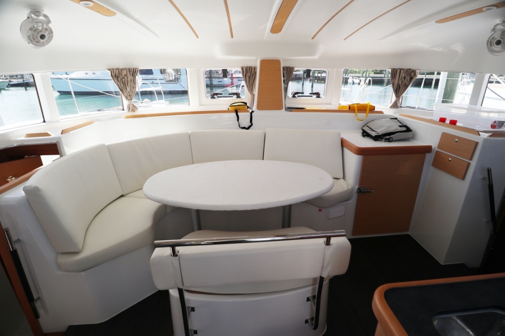 Bareboat Catamaran Blue Butterfly photo 4