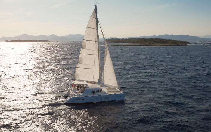 Bareboat Catamaran Lagoon 380 photo 3