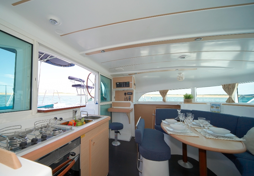 Bareboat Catamaran Lagoon 380 photo 4