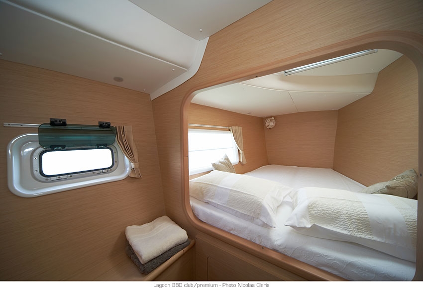 Bareboat Catamaran Lagoon 380 photo 7