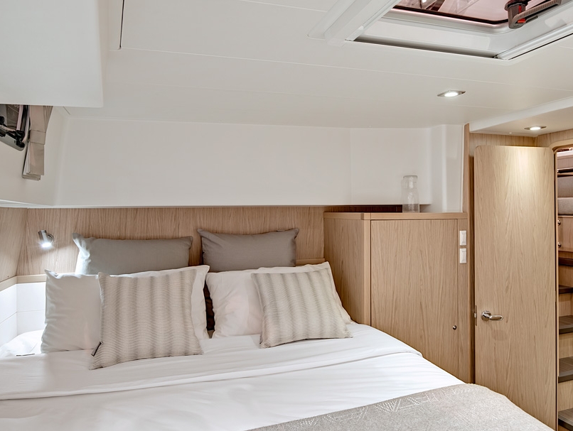 Bareboat Catamaran Lagoon 39 -4 + 2 Cabins photo 4