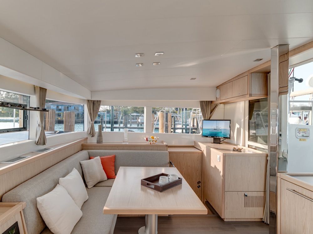 Bareboat Catamaran Lagoon 39 photo 3