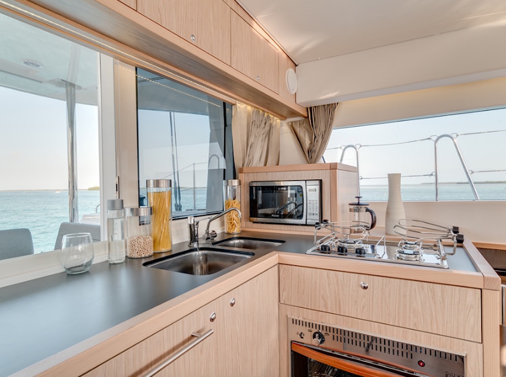 Bareboat Catamaran Lagoon 39 photo 4