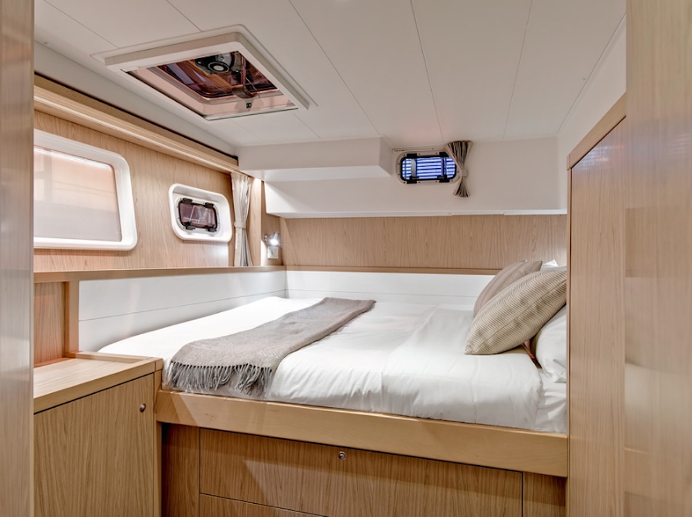 Bareboat Catamaran Lagoon 39 photo 5