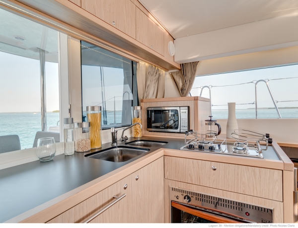 Bareboat Catamaran Lagoon 39 photo 8