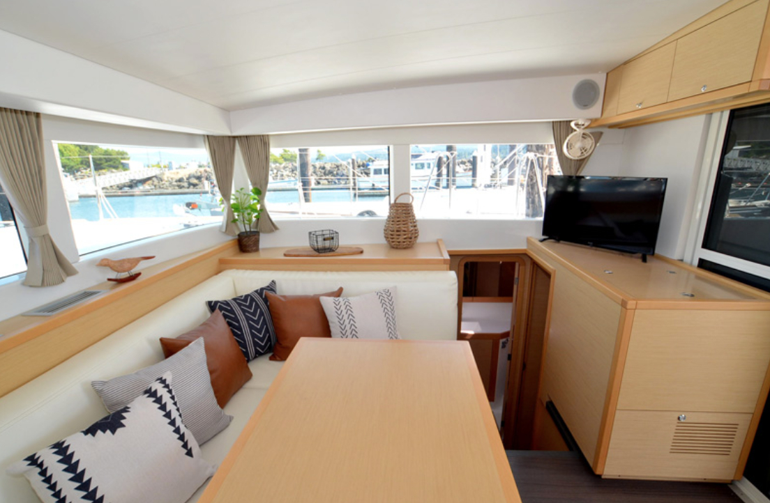 Bareboat Catamaran Lagoon 39 photo 8