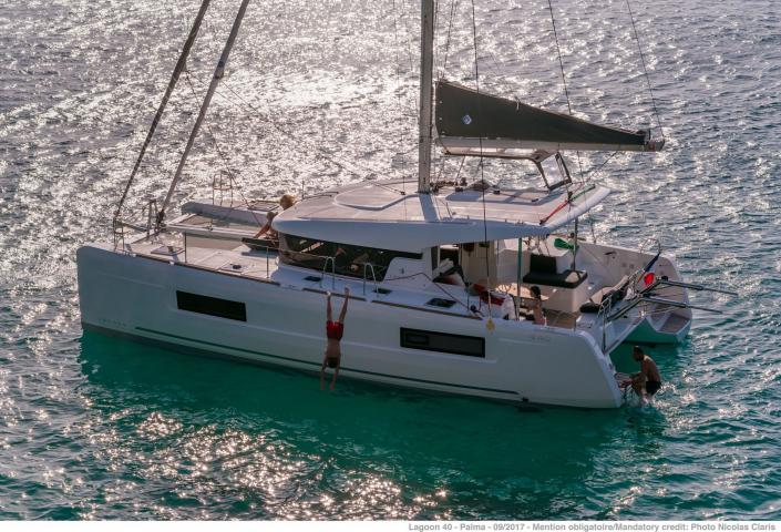 Bareboat Catamaran Lagoon 40