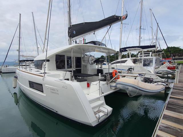 Bareboat Catamaran Lagoon 40 photo 3