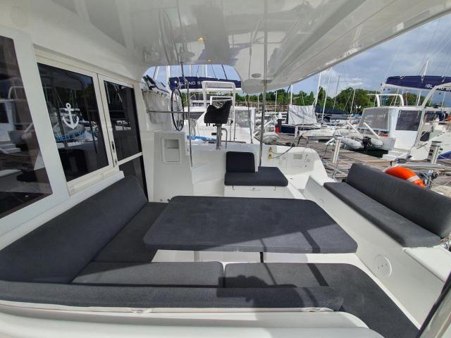 Bareboat Catamaran Lagoon 40 photo 5