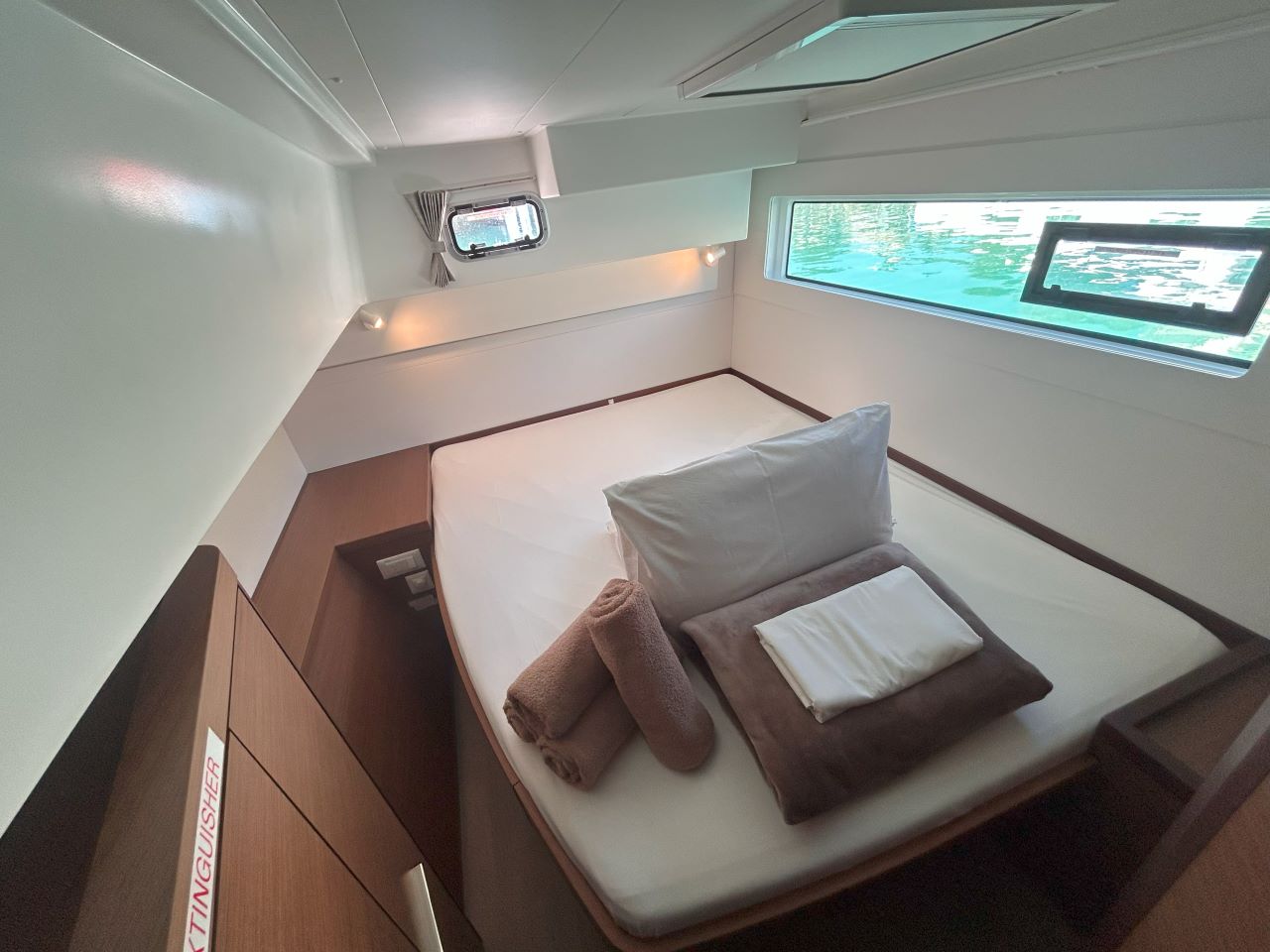 Bareboat Catamaran Lagoon 40 photo 8