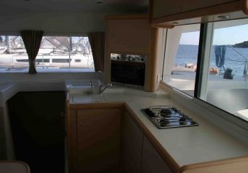 Bareboat Catamaran Lagoon 40 photo 3