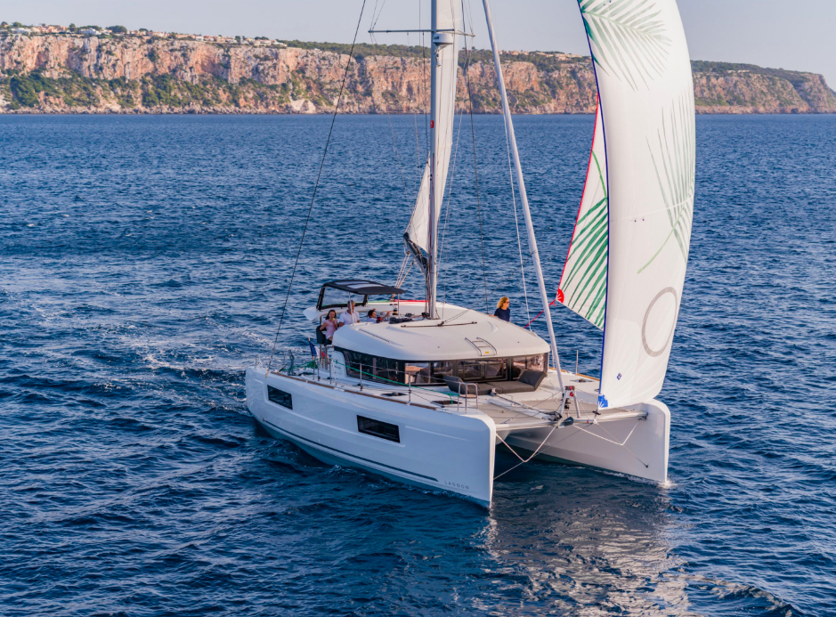 Bareboat Catamaran Lagoon 40