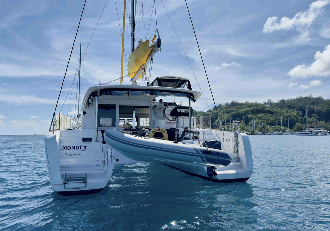 Crewed Catamaran LAGOON 40 photo 3