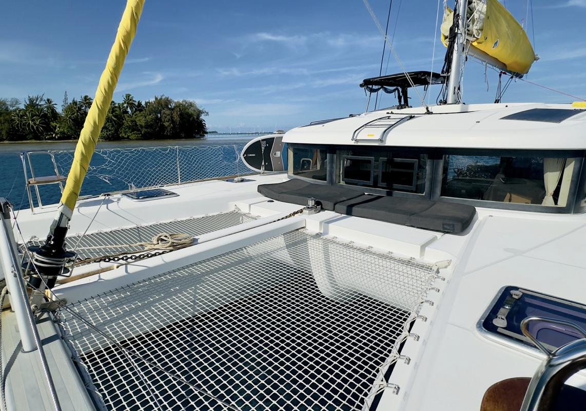 Crewed Catamaran LAGOON 40 photo 4