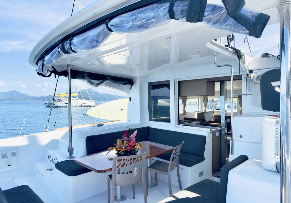 Crewed Catamaran LAGOON 40 photo 5