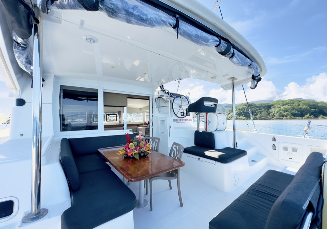 Crewed Catamaran LAGOON 40 photo 6