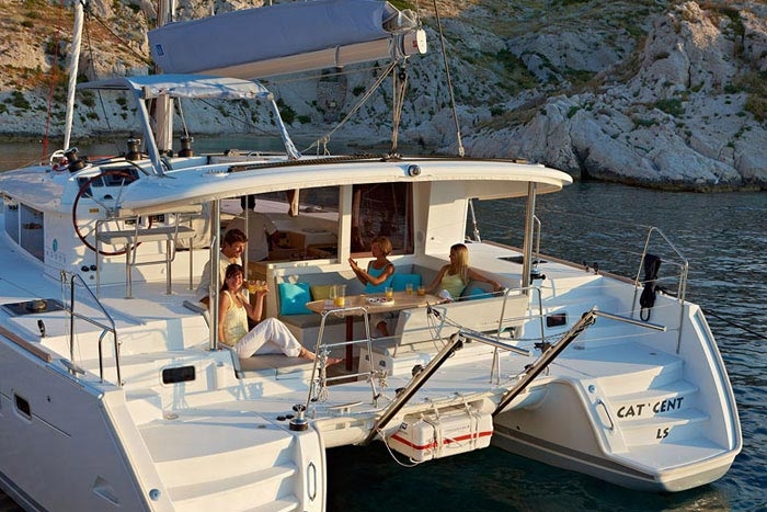 Bareboat Catamaran Lagoon 400 (2012) photo 4
