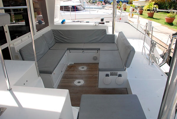 Bareboat Catamaran Lagoon 400 photo 4