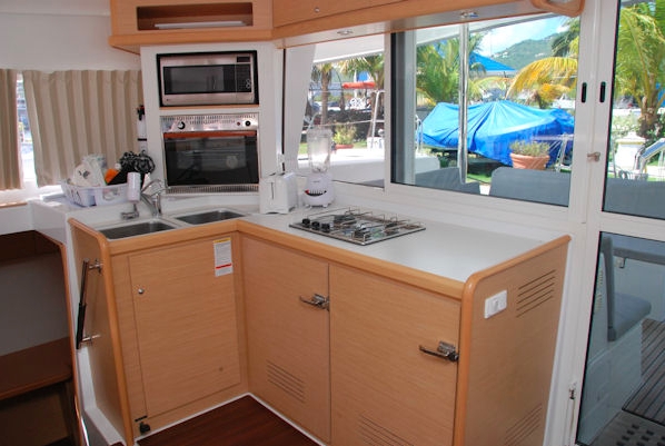 Bareboat Catamaran Lagoon 400 photo 5