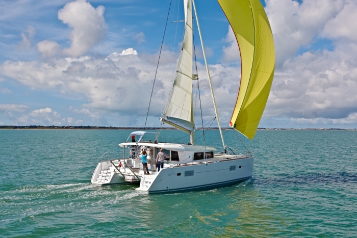 Bareboat Catamaran Lagoon 400 photo 3