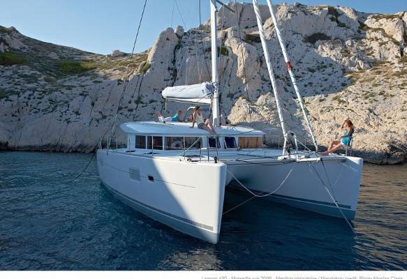 Bareboat Catamaran Lagoon 400