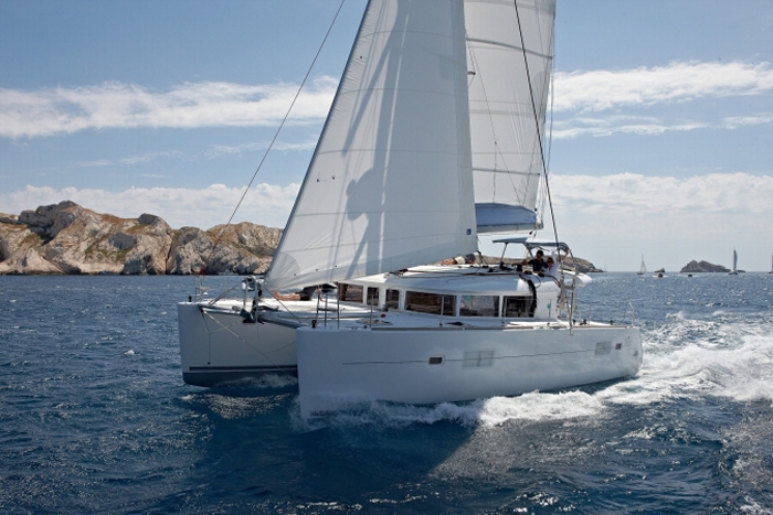 Bareboat Catamaran Lagoon 400