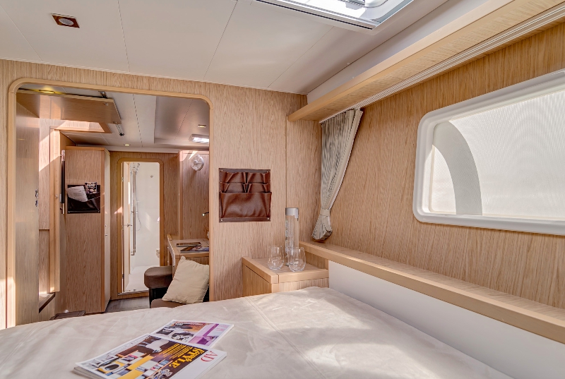 Bareboat Catamaran Lagoon 400 photo 4