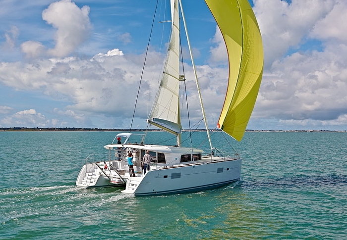 Crewed Catamaran Lagoon 400