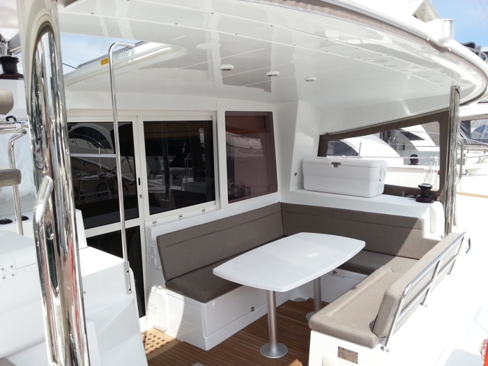Crewed Catamaran Lagoon 400 photo 4