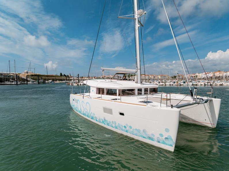 Bareboat Catamaran Lagoon 400 S2