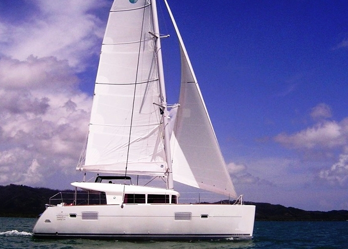 Bareboat Catamaran Lagoon 400 S2 (2015)